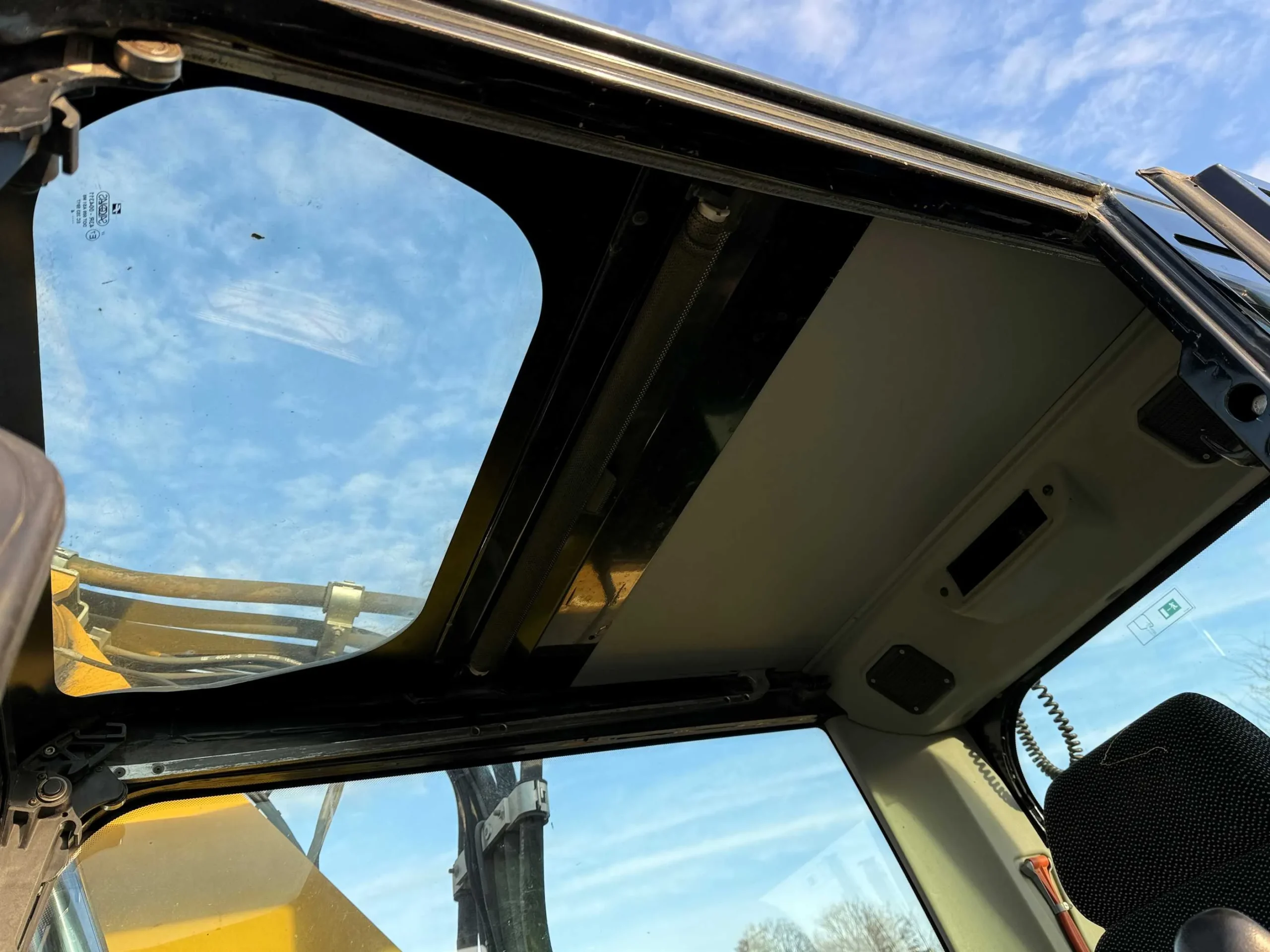Caterpillar M318D wheeled excavator 2014 ref M-1704 product image