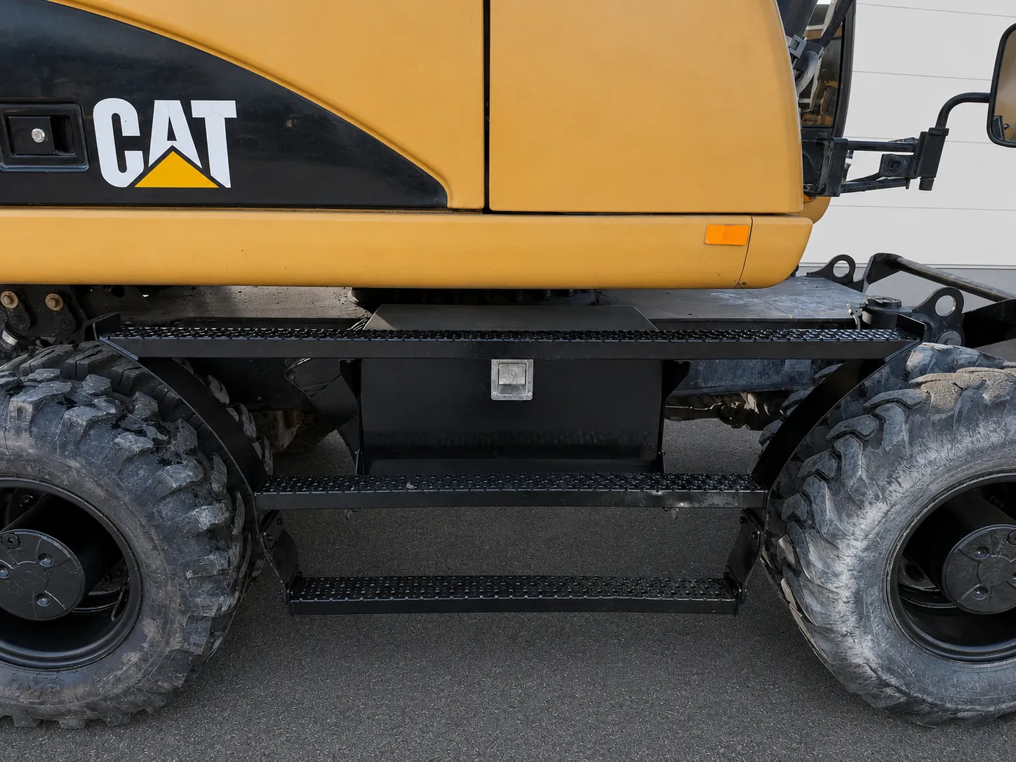 Caterpillar M318D wheeled excavator 2014 ref M-1704 product image
