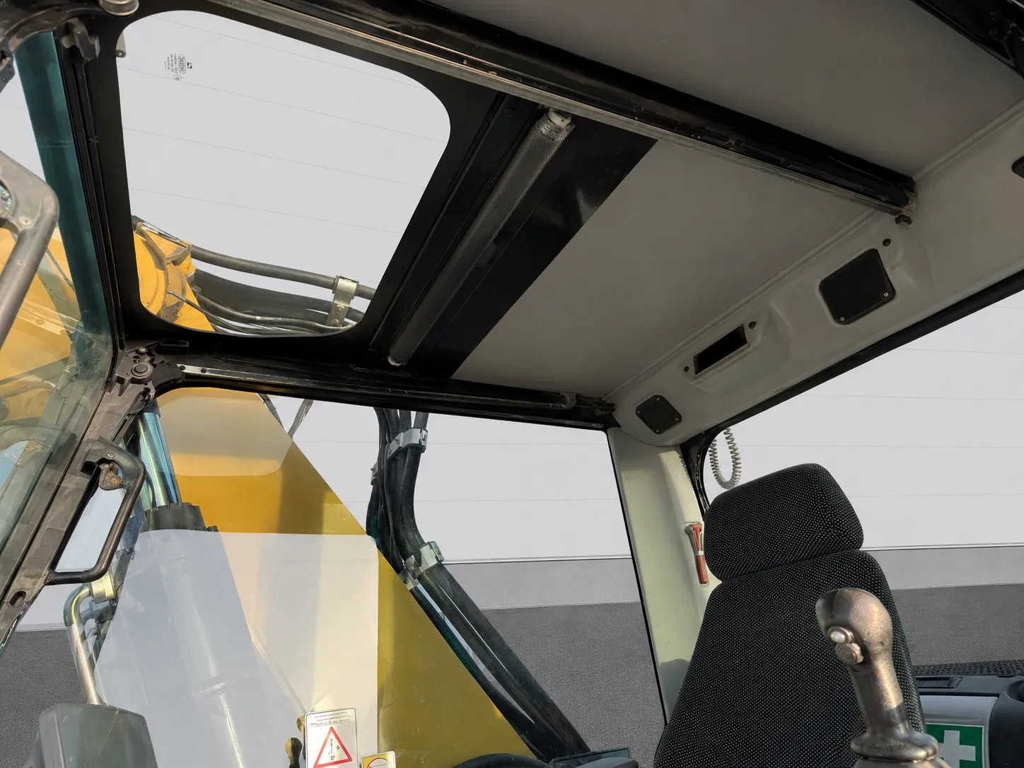 Caterpillar M318D wheeled excavator 2014 ref M-1704 product image