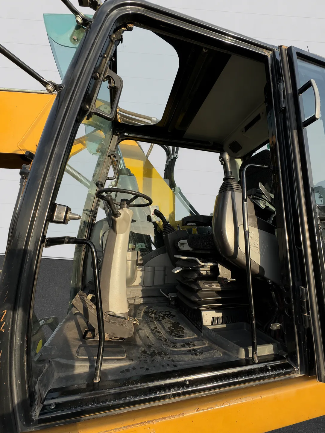 Caterpillar M318D wheeled excavator 2014 ref M-1704 product image