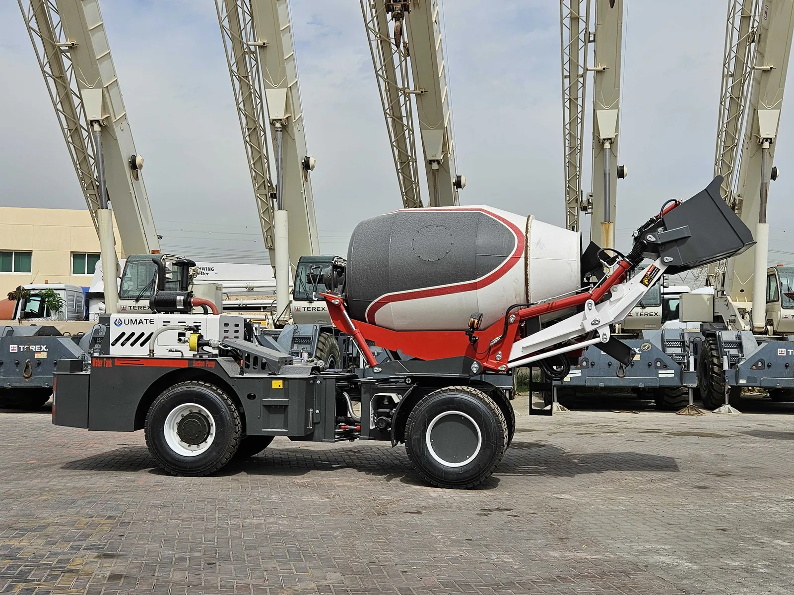 Self Loading Concrete Mixer 4m3 – UMATE 4000 Self loading concrete mixer 4m3 concrete mixer truck 2025