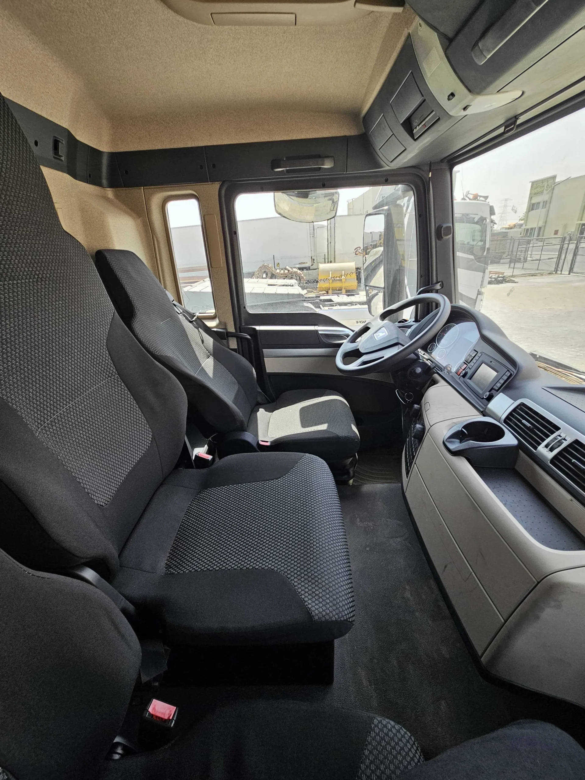 MAN TGS 33.360 truck – 2017 – 1,499 km – detail view 1