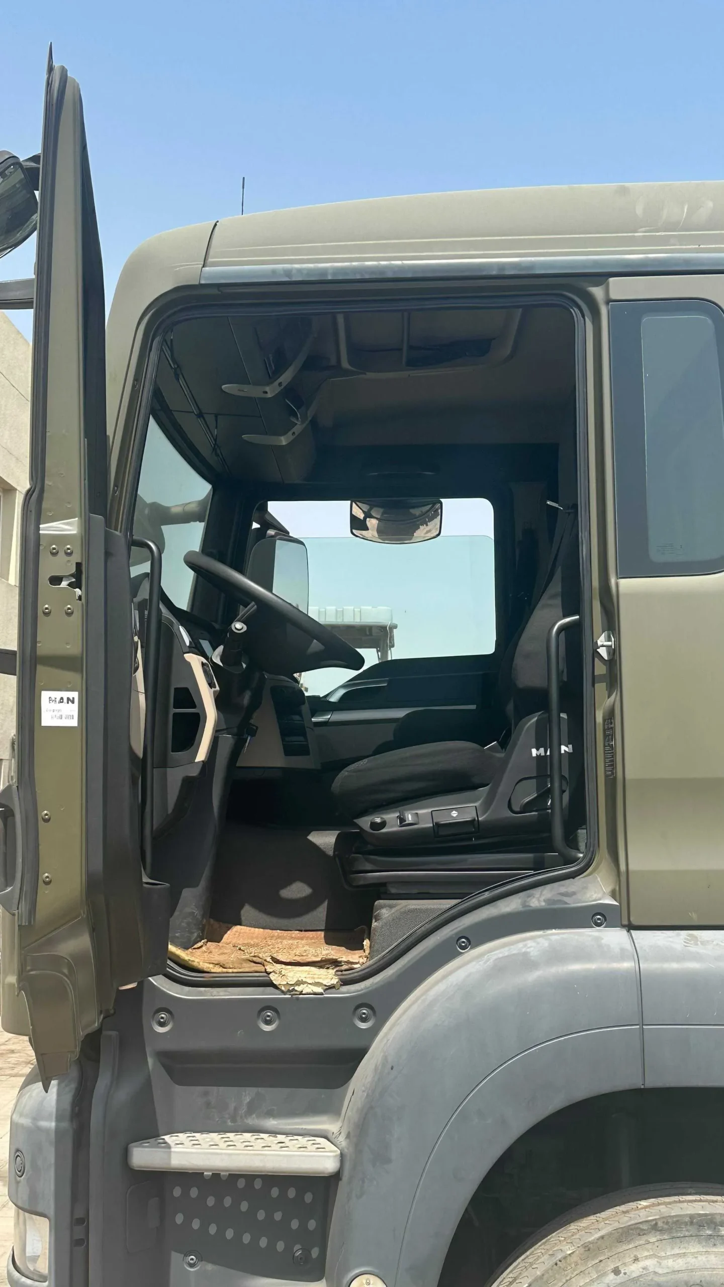 MAN TGS 33.360 tractor unit 2017 product image