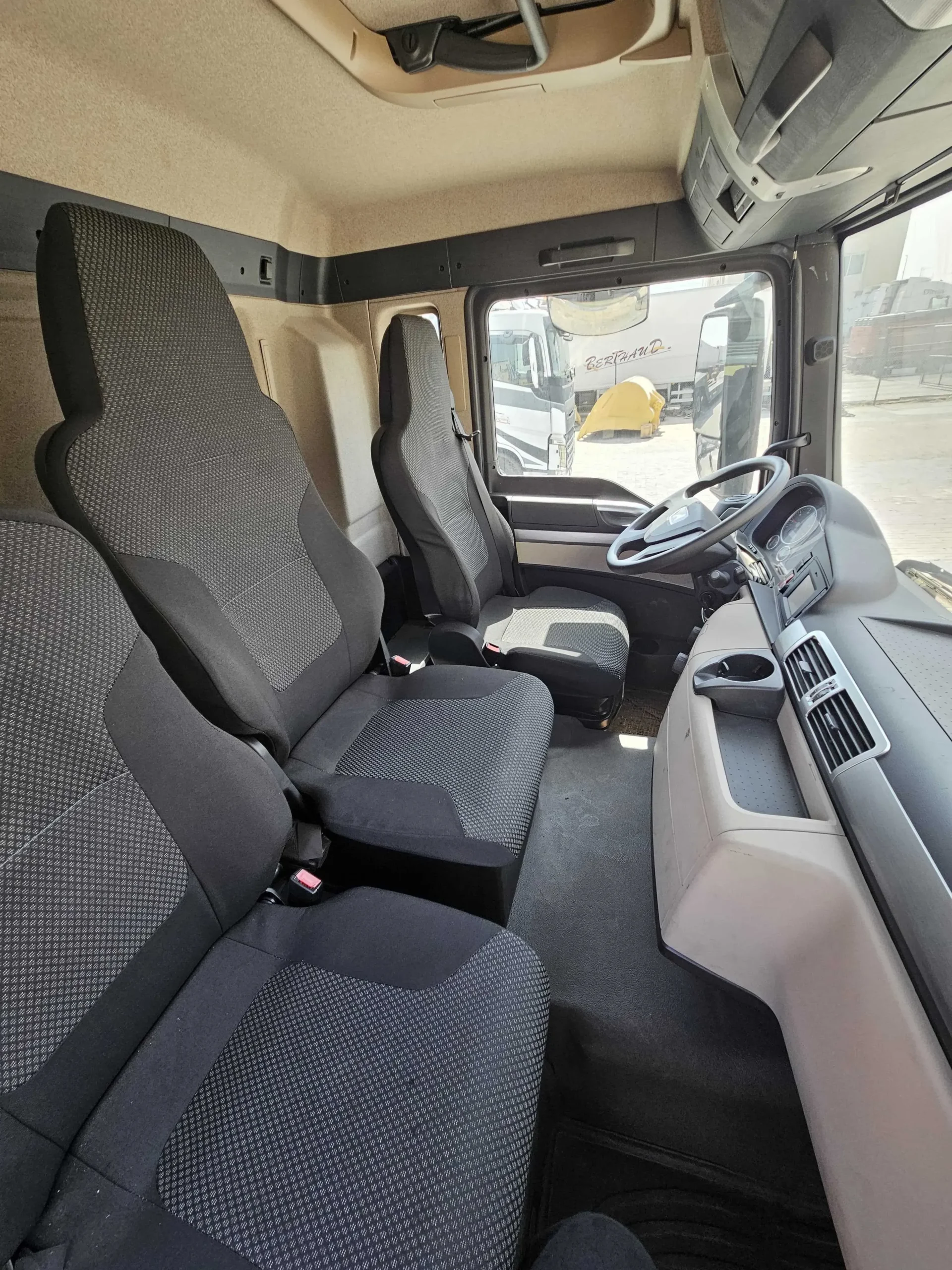 MAN TGS 33.360 tractor unit 2017 product image