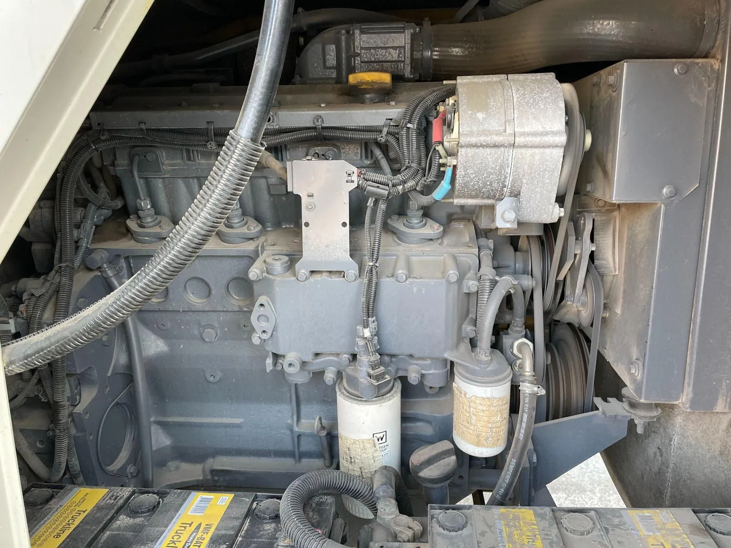 Voegele MT 1000-1 asphalt feeder engine compartment with engine, alternator and filters