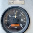 Voegele MT 1000-1 asphalt feeder close-up of the tachometer and digital hour display