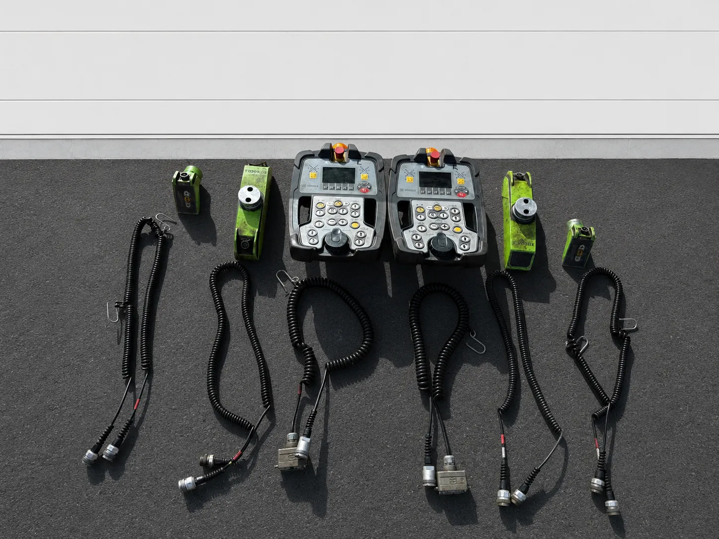Voegele Super 1900-3i asphalt paver remote control units