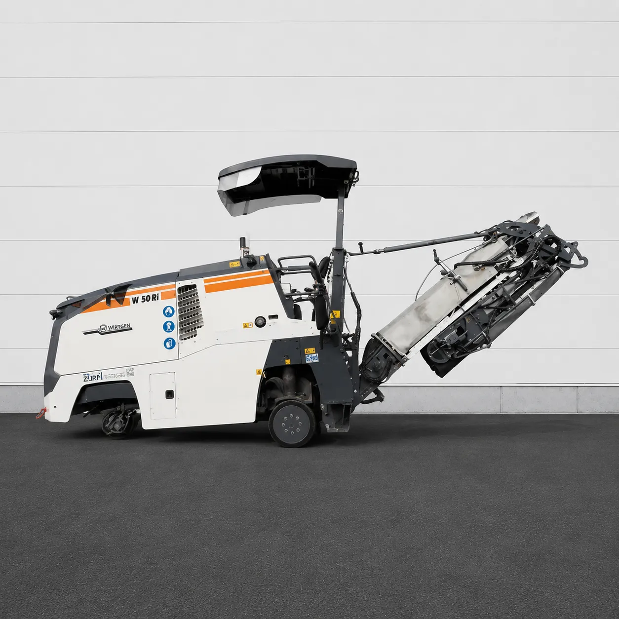 Wirtgen W 50 Ri cold milling machine side view with discharge conveyor