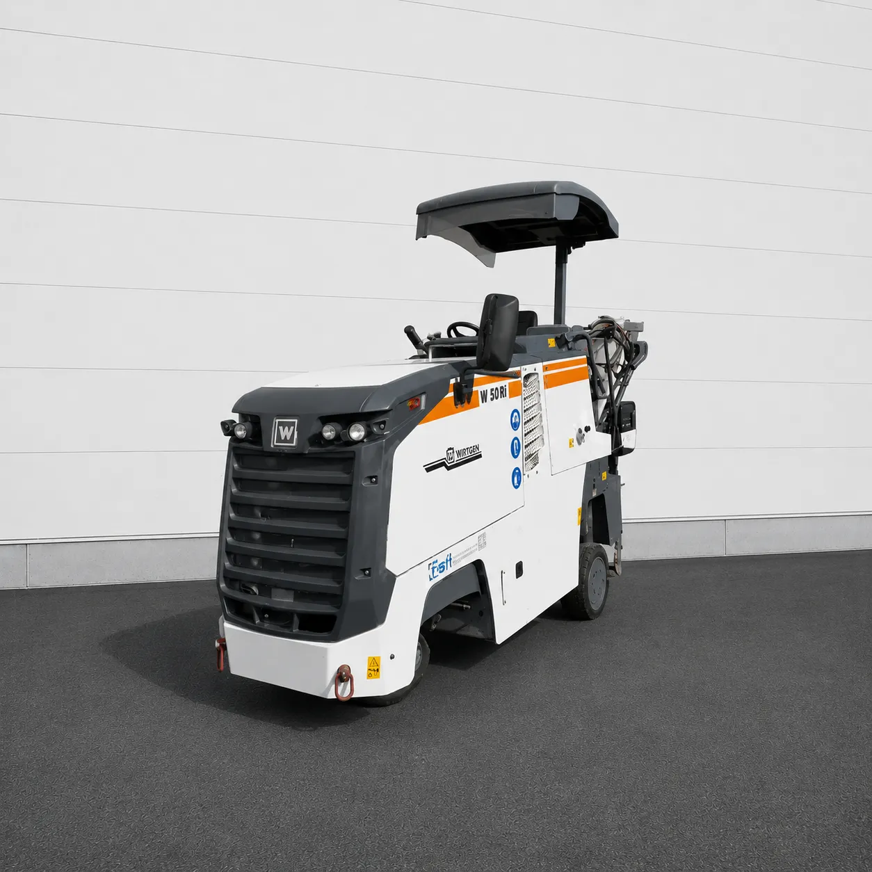 Wirtgen W 50 Ri cold milling machine front three-quarter view